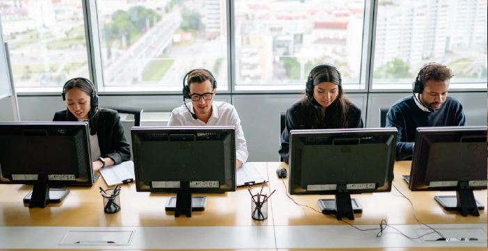 su-khac-nhau-giua-tong-dai-call-center-va-contact-center